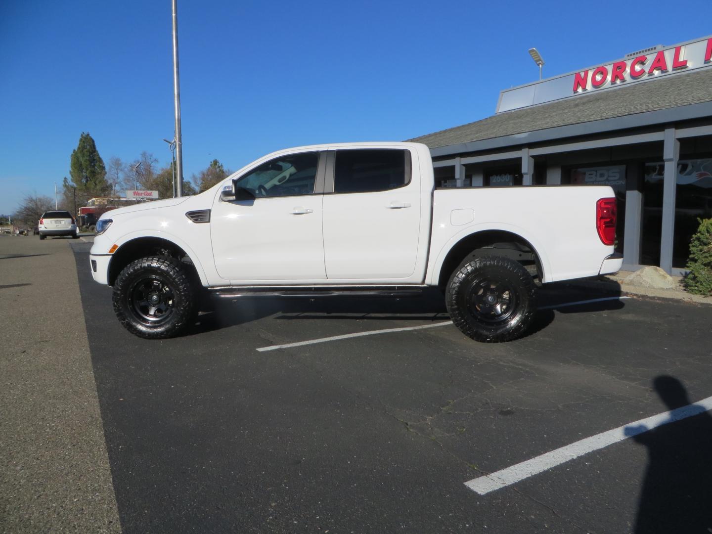 2019 White /Black Ford Ranger Lariat (1FTER4FHXKL) with an 2.3L engine, automatic transmission, located at 2630 Grass Valley Highway, Auburn, CA, 95603, (530) 508-5100, 38.937893, -121.095482 - Features a Fabtech suspension system, Fuel Offroad wheels, Nitto Ridge Grappler tires, Westin Running boards, and a Bakflip. - Photo#6